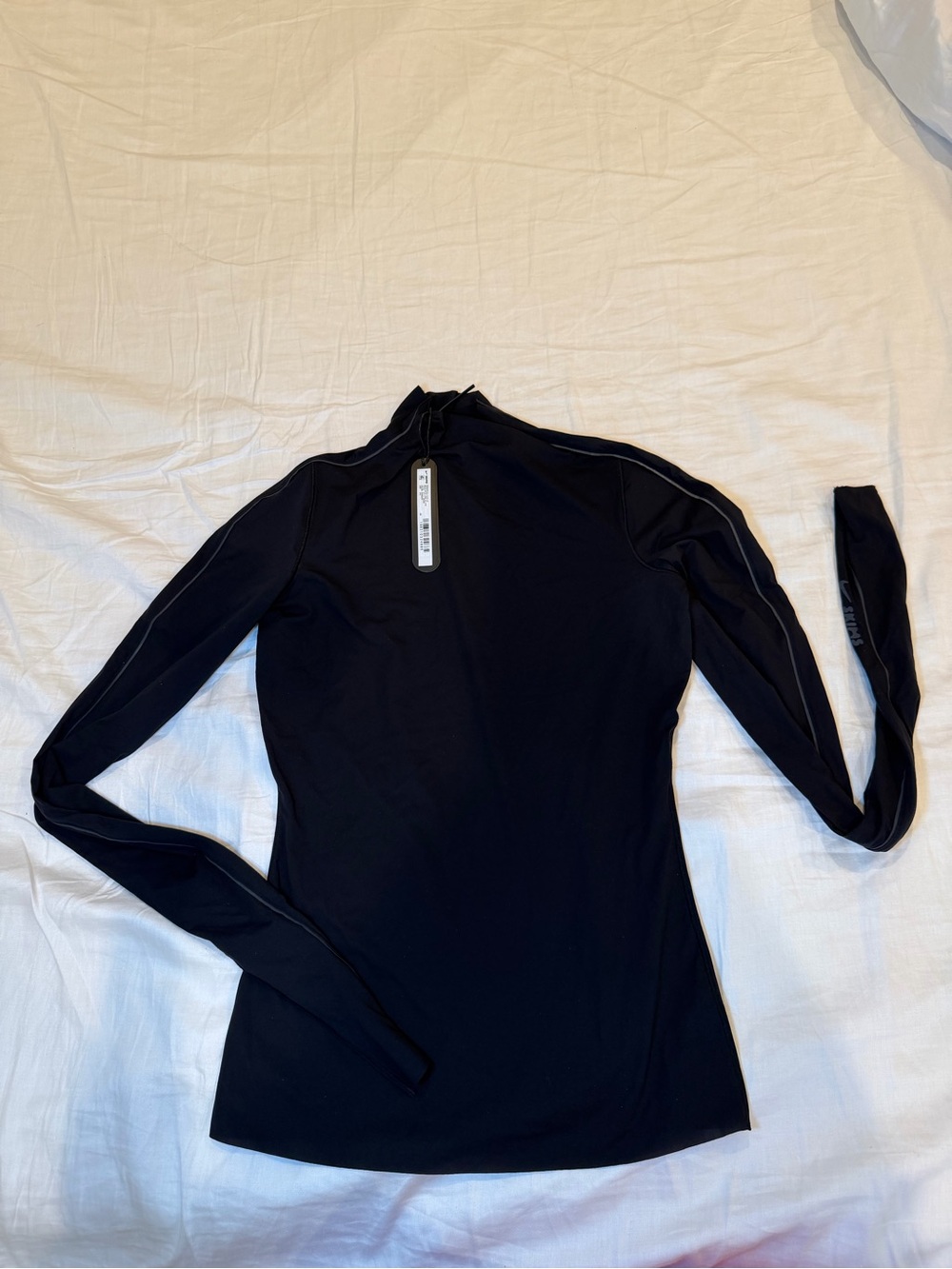 SKIMS Weightless Layers Mock Neck Long Sleeve – Obsidian
Size XXS